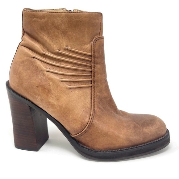 Zodiac Vintage Camel Colored Brazilian Leather Heeled Boots, Booties, Size 8M - Picture 1 of 8